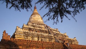 Sunset at Shwe San Daw